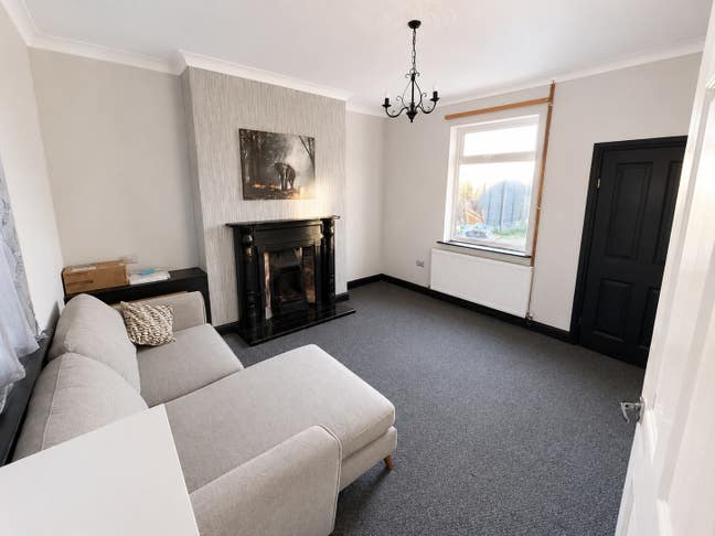 Large Double Room  – Brigg &pound;550 PCM Bills INC Main Photo