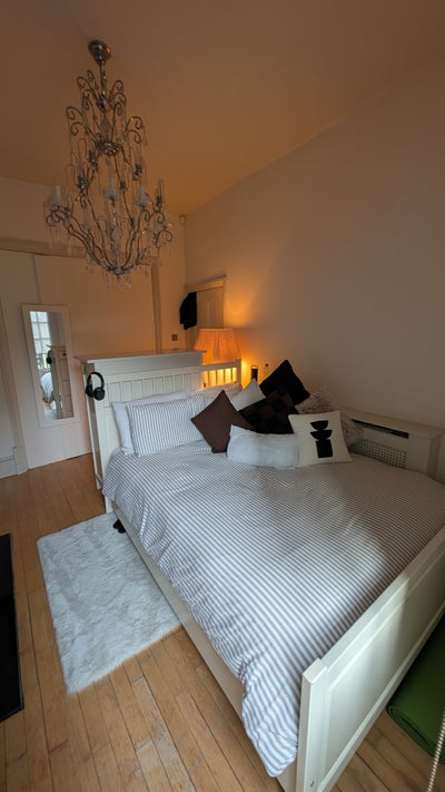 Double room in a gorgeous 4-bed house Main Photo