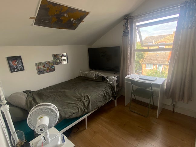 Tooting Broadway flat for rent  Main Photo