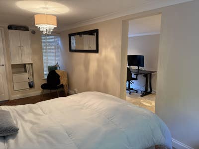 Semi-self contained double room&lounge&ensuite Main Photo