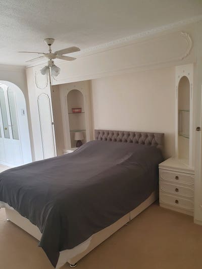 Large  room in bungalow  Main Photo