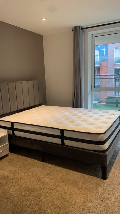 Ensuite Double Bed - Jewellery Quarter, Birmingham Main Photo