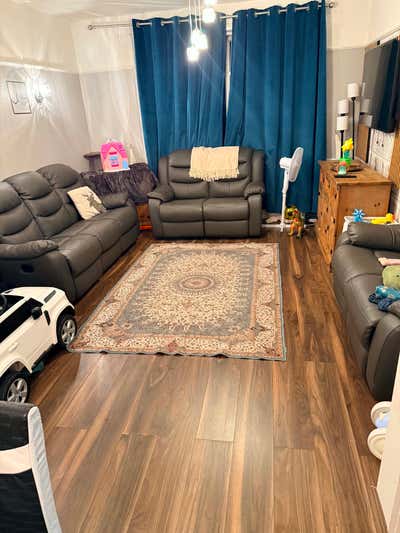 Bright Double Room for 2 Females – Bills Included Main Photo