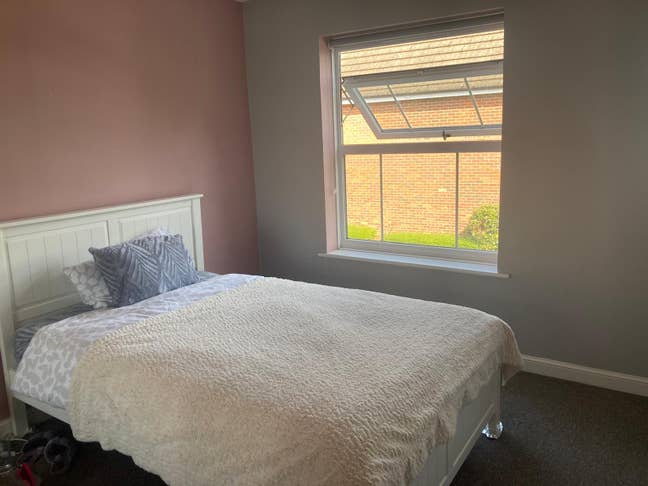 Double room in peaceful Old Marston village Main Photo