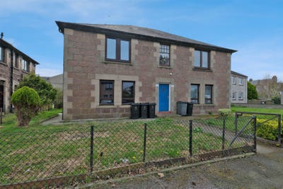 Fully furnished 2 bed upper flat, opposite to Aber Main Photo
