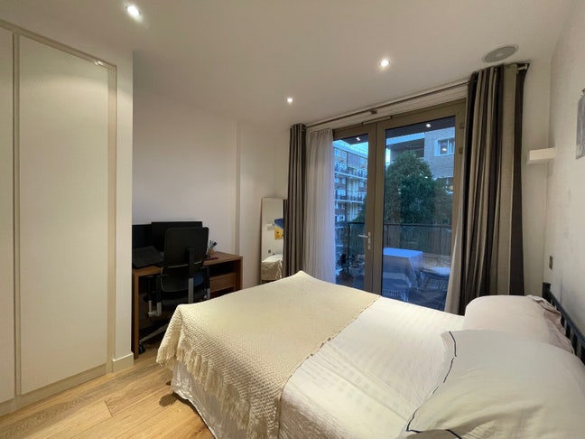 Double bed (ensuite) near Maltby st market Main Photo