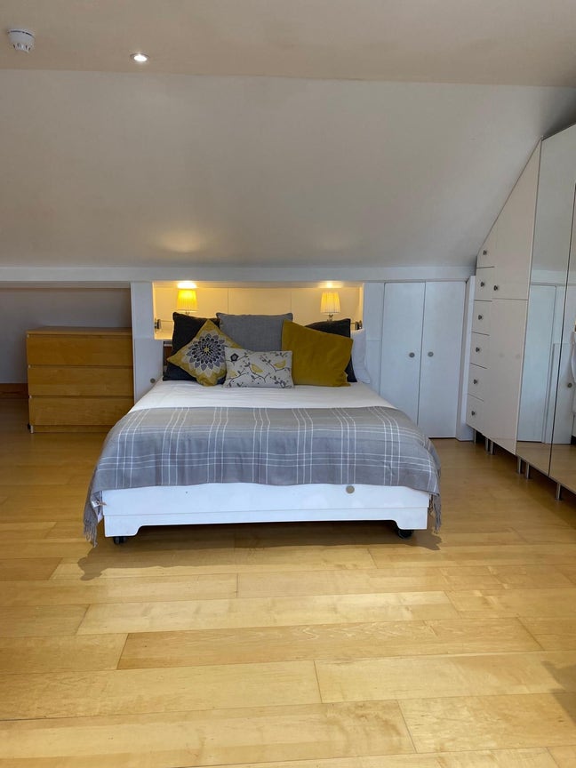 Studio Room Available!! Girls Flat Main Photo