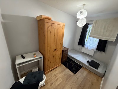 Single Room In 2Br Flat Main Photo