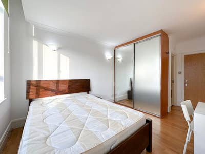 Great Ensuite in Bermondsey from September Main Photo