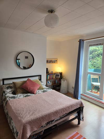 Excellent location Hoxton Street Main Photo