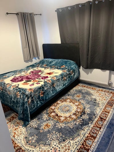 Double Room with Private Toilet for Rent (SL0 0RD) Main Photo