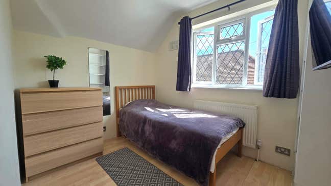 Single Bedroom in Pinner - Bills Inc. Main Photo
