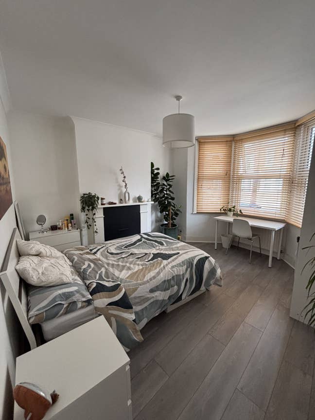 Spacious double room in South Ealing Main Photo