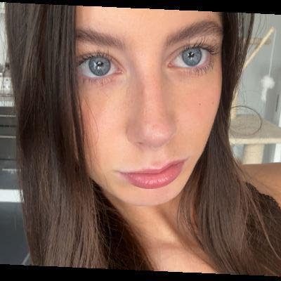 Professional Female seeks a double room Main Photo
