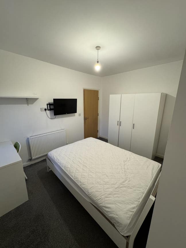 Looking for a new flatmate! Main Photo