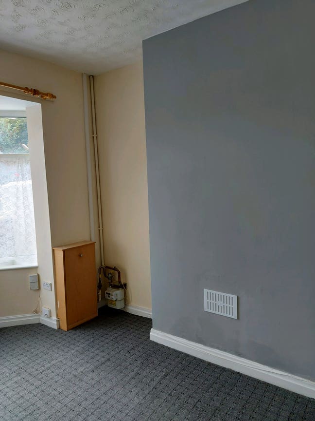 4 double bedroom house near High St, low deposit  Main Photo