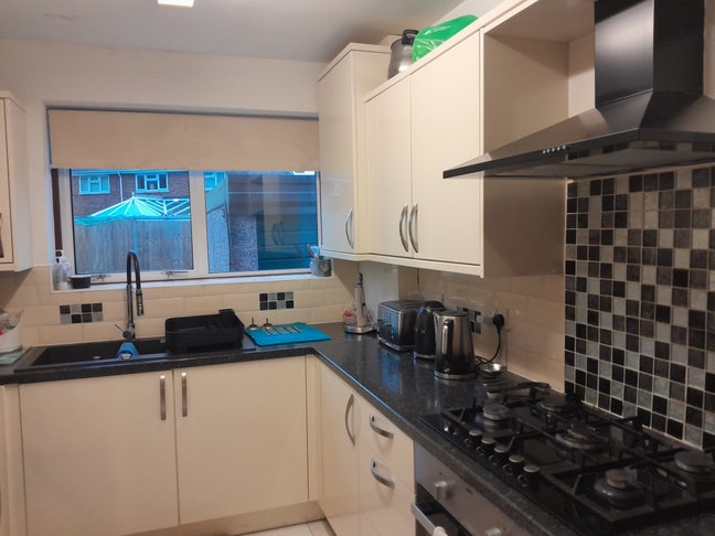 Single Room available to let Main Photo