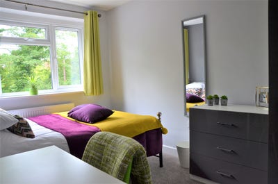 Drs Only-Spacious Double En Suite in House Share  Main Photo