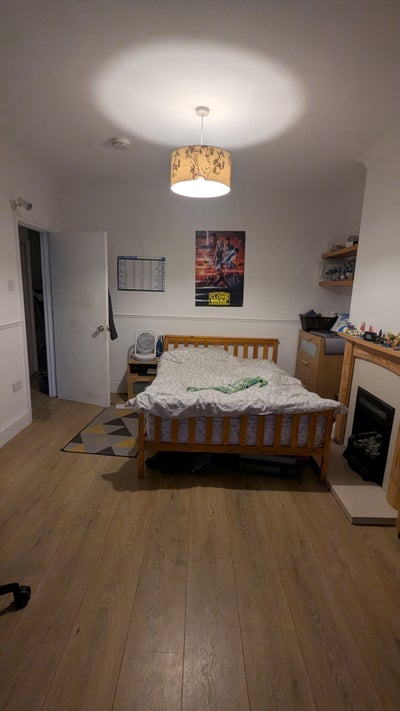 A double bed room  BN17GB Main Photo