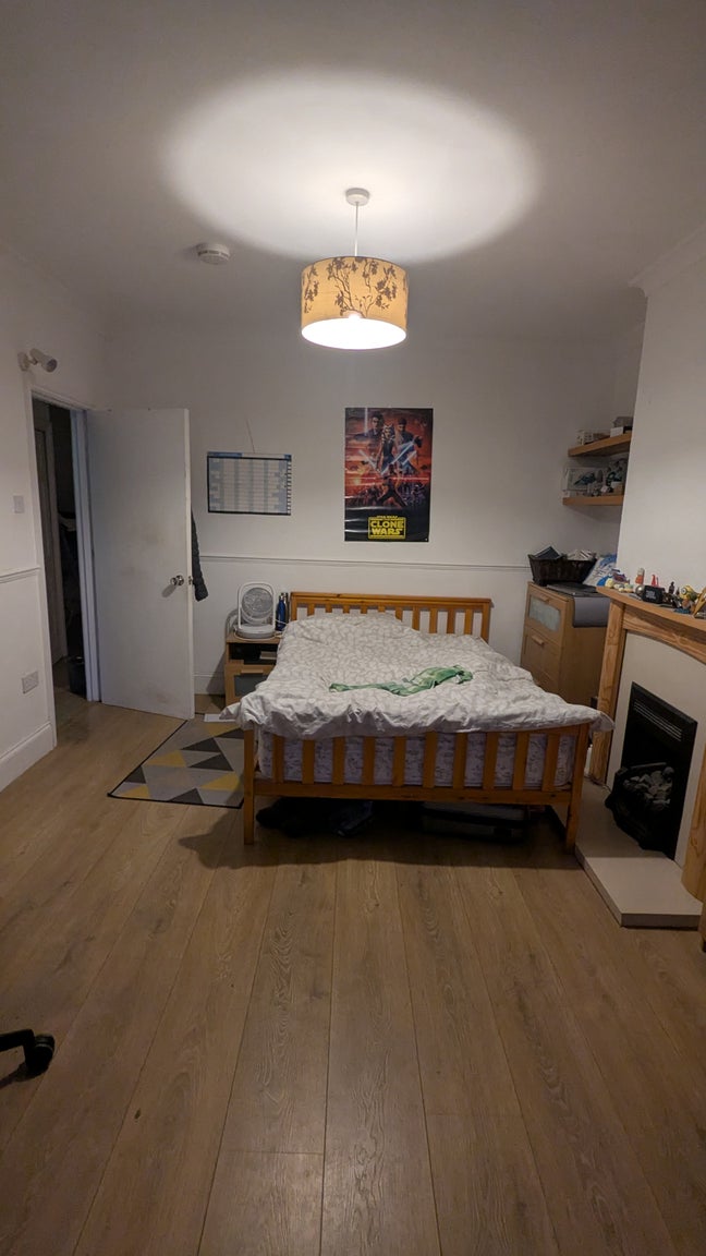 A double bed room  BN17GB Main Photo