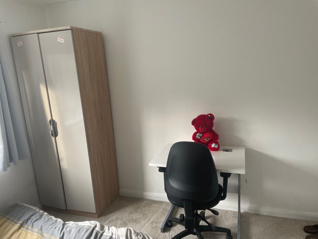 Double Room available in 4 bedroom detached house Main Photo