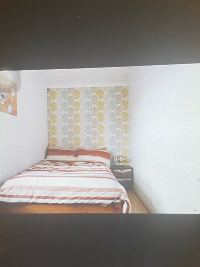 A double bedroom in 3 bedrooms house LS6 Main Photo