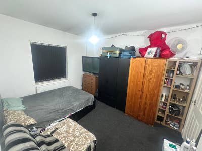 One Ensuite Double Bedroom and Single Bedroom Main Photo