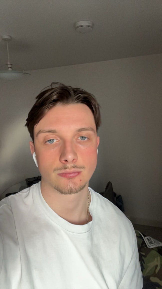 23 year old work professional looking for flatmate Main Photo
