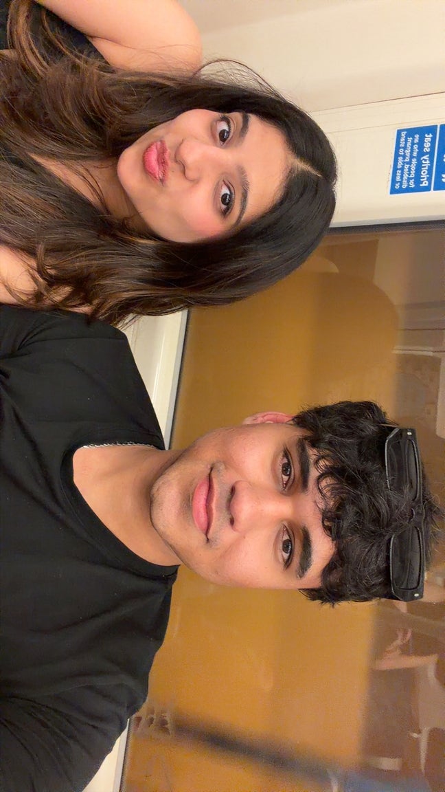Couple seeks double room Main Photo
