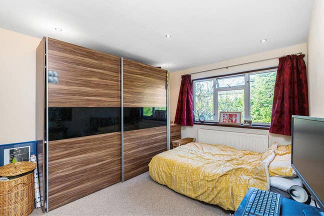 Sunny double room w/ ensuite shower - Forest Hill Main Photo