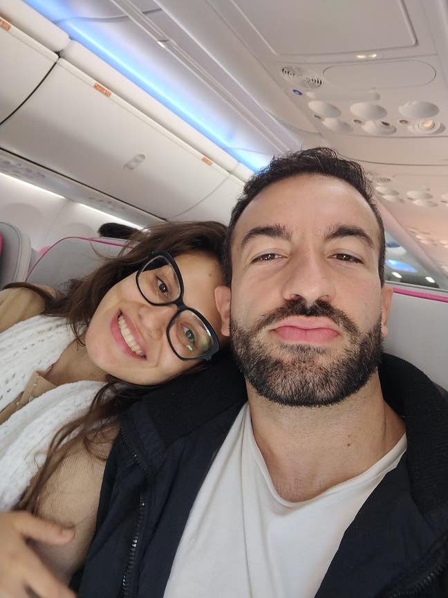Professional couple looking for a room in East Lon Main Photo