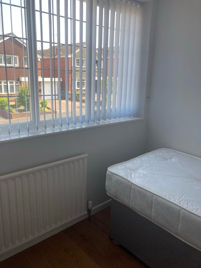  Large  single  room &pound;345  for preferably for 1 Female Main Photo