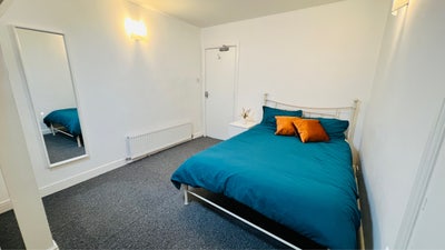 Town Centre | Double room | Parking Main Photo