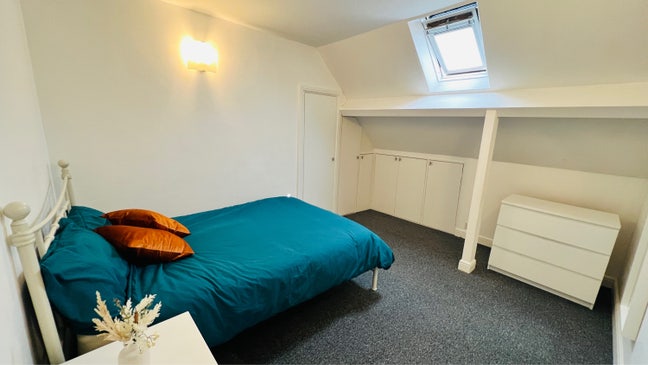 Central Watford: Double size room with parking Main Photo