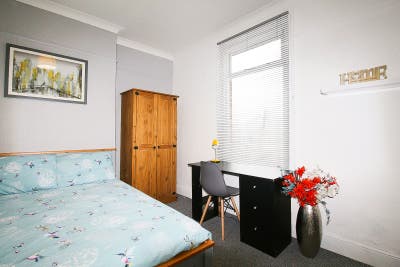 ✨ Move-In Ready Ensuite Room |All bills Included | Main Photo