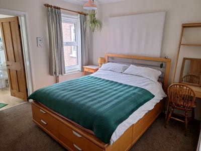 Aug-Oct short term: double en suite room available Main Photo