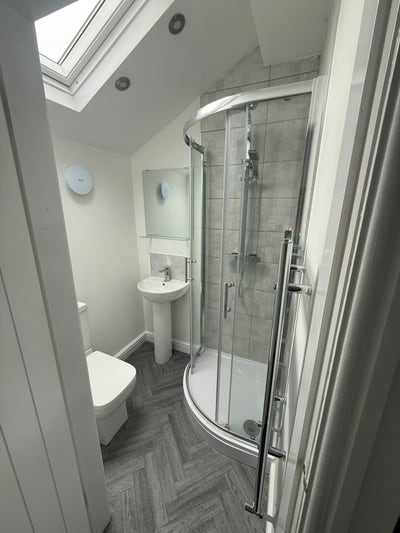 Amazing Refurbished Home looking for  Main Photo