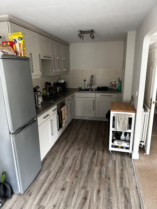 Double Room w/ private Bathroom available Main Photo