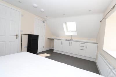 Brand new house share Main Photo