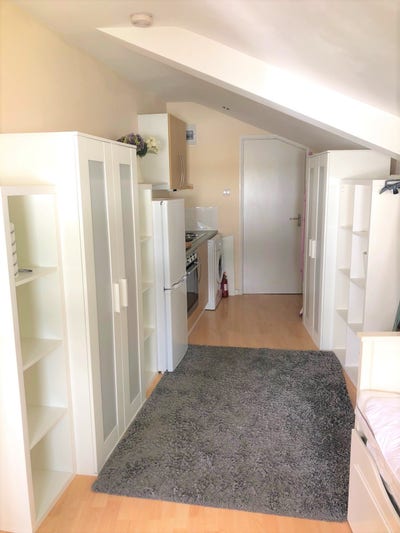 Studio Flat, Deer Park Road, SW19 - Bills Included Main Photo