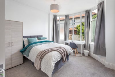 🥭 Lovely Double room, Whitegate Drive. Main Photo
