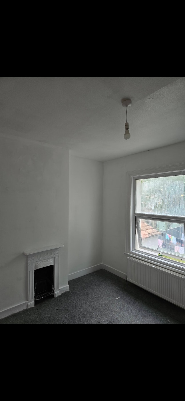 Double bedroom in prime location Bury park Luton  Main Photo