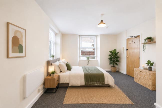 Fishponds High Street | Double Room | Ensuite Main Photo