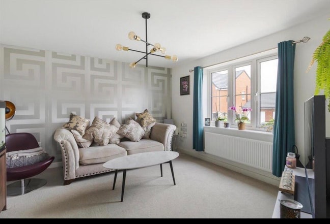 Room to Rent - Detached house  Main Photo