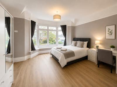 Stunning Large Ensuite Double Room | Ashley Cross Main Photo