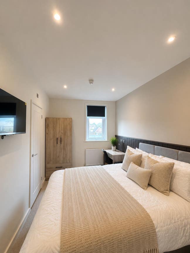 Luxury En-Suite Room with TV | All Bills Included⭐ Main Photo