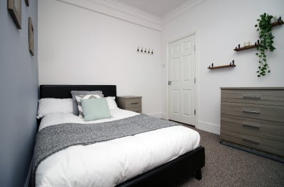 Stylish Room  | Bills Inc | Great M4 Access 📍 Main Photo