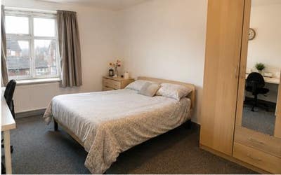 Furnished Double Bedroom- LS6- Hyde Park- Inquire  Main Photo