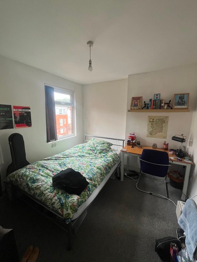 Spacious Double Room -  Opposite QE and UOB  Main Photo