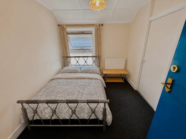 ✨ Quiet Double Room to Rent – Central Newport Main Photo